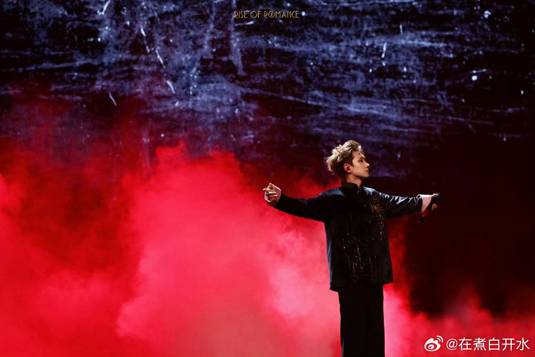 汪苏泷被男粉喊老公的反应汪苏泷墨尔本演唱会也太好笑了，倒时差灵魂发问，被男粉霸气