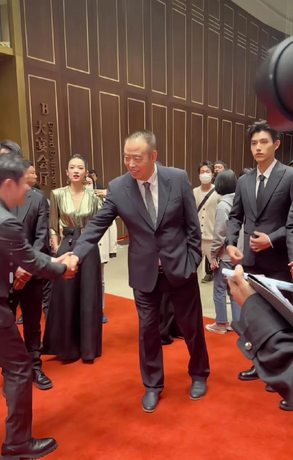 陈凯歌终究还是没放弃儿子！北影节红毯后台，陈凯歌对于这个曾经让他在办公室门口跪了
