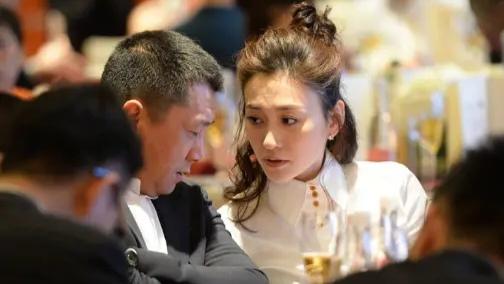 《乘风2026》的淘汰环节近日掀起了一场不小的风波。作为曾经的顶尖运动员，王濛直