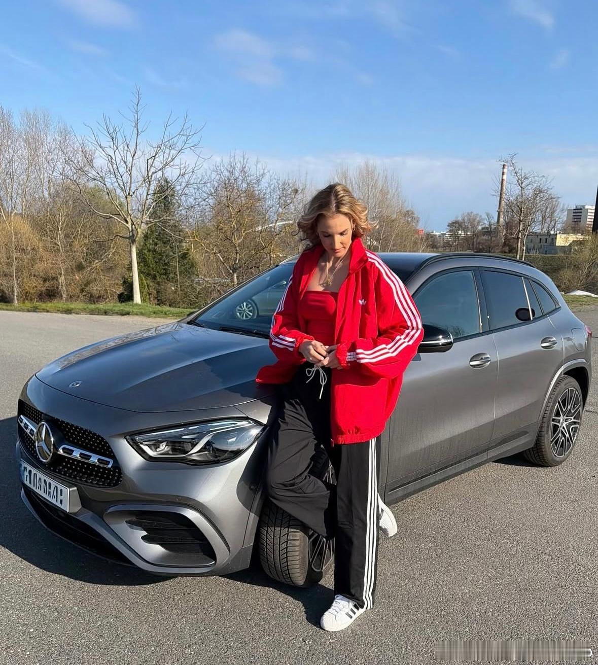 卡·普利斯科娃！！！驾照🪪考出来了，自己的第一辆车买好了Karolina真有气