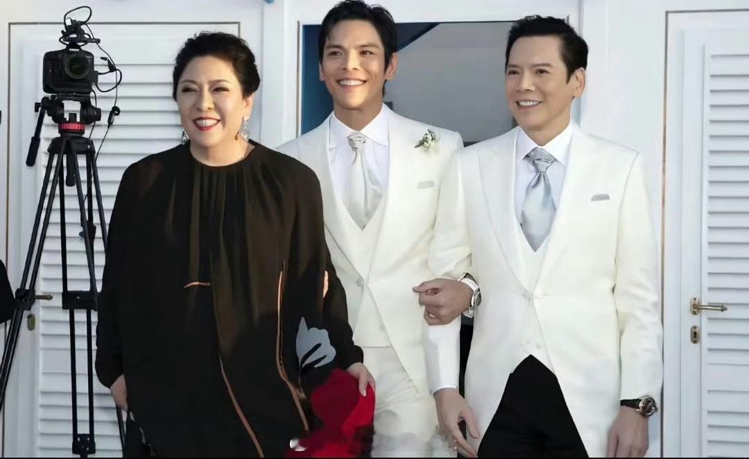 向华强称为捧向佐亏了几个亿“捧向佐是我最大的败笔，十年后他却成了我的骄傲” 