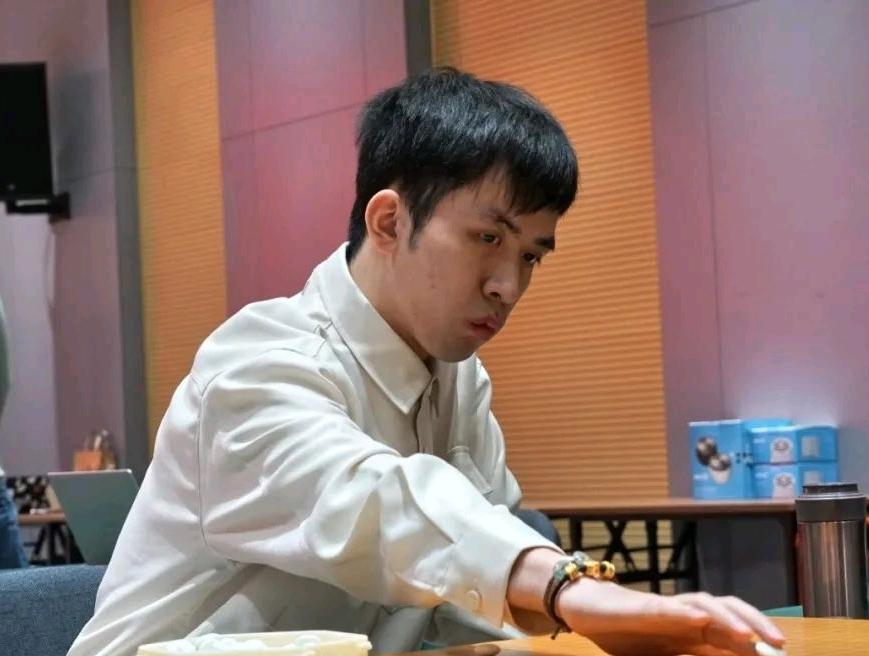 国手山脉杯~冠亚军提前决战



第11届韩国国手山脉杯国际大赛9月30日在韩国