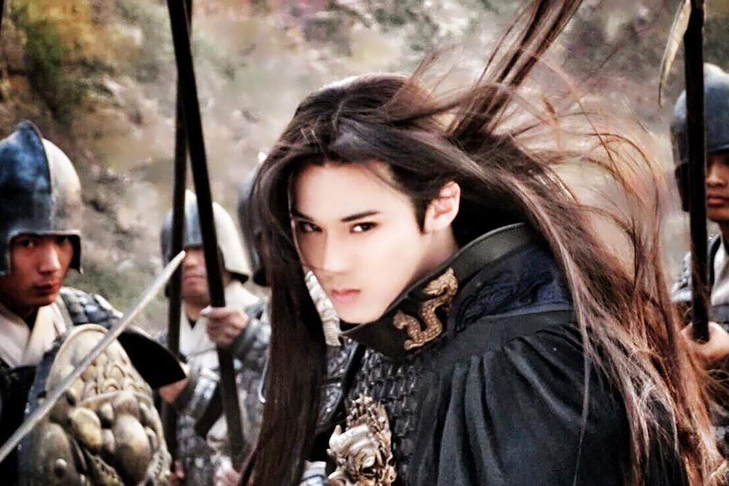 “他戴青铜面具上阵，不是为了神秘感，而是怕士兵看见他的脸就忘了列阵——兰陵王高长