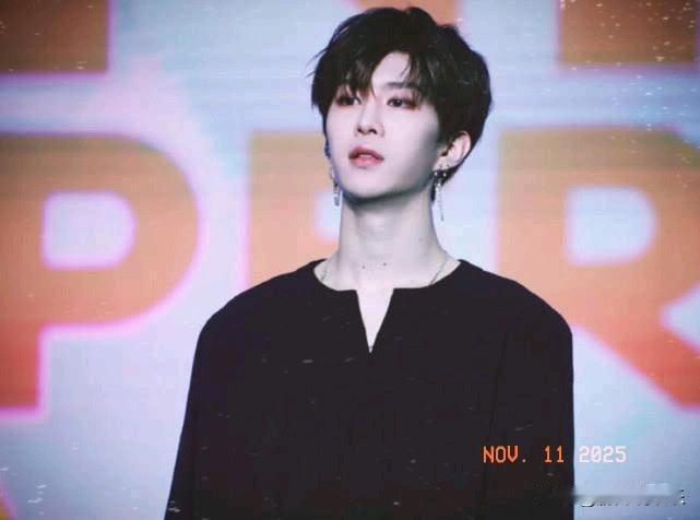 范丞丞直播引热议：新疆美女的“真相”几何？

范丞丞直播时一句“新疆遍地都是像迪