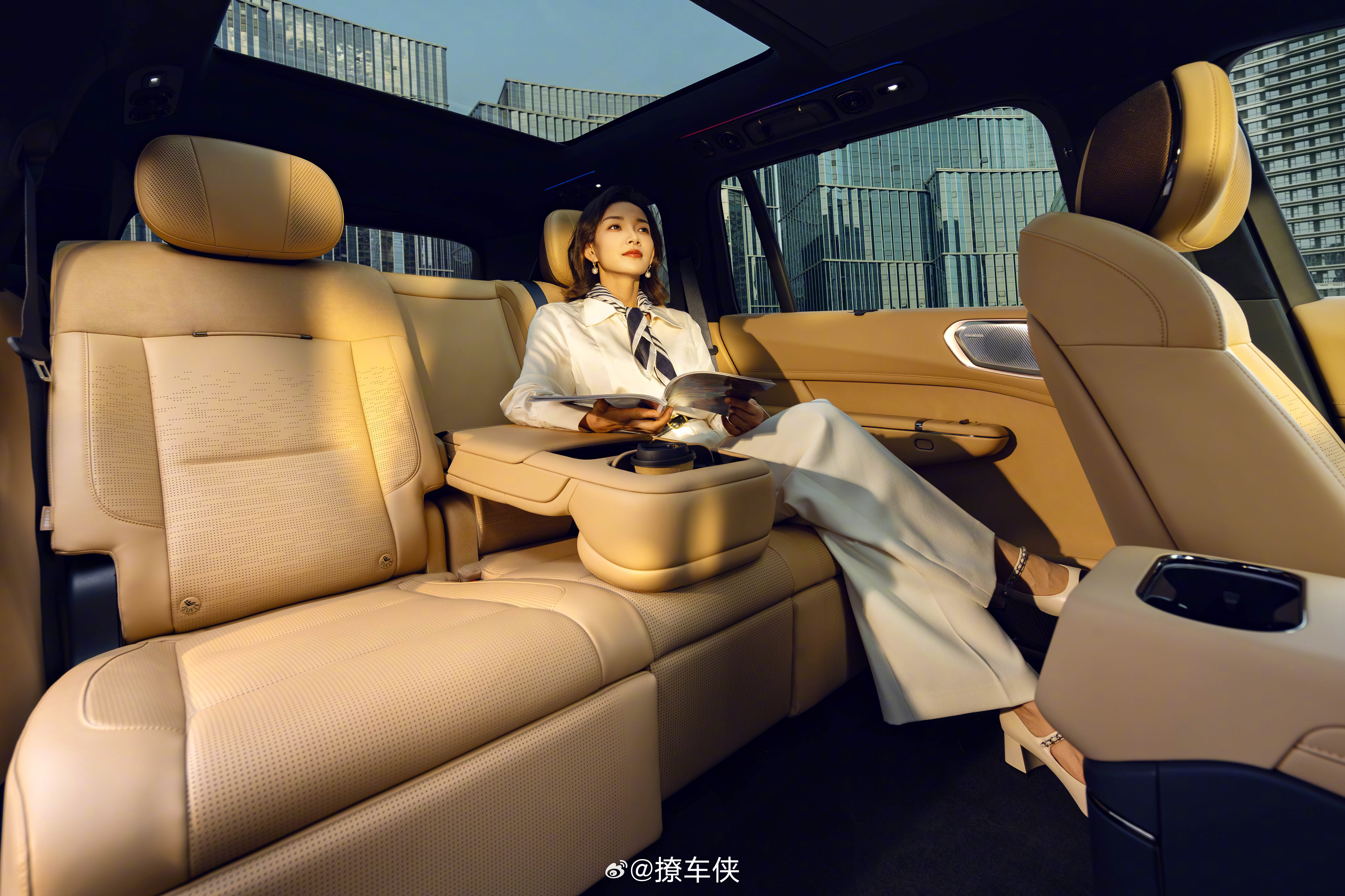 领克900大五座万物皆可装 领克900大五座来了，这空间真绝了，后排地板纯平，1