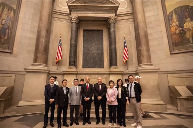 韩国瑜访美并会晤白宫官员，他向美国官员表示，台湾朝野对强化台湾自我防卫能力均具高