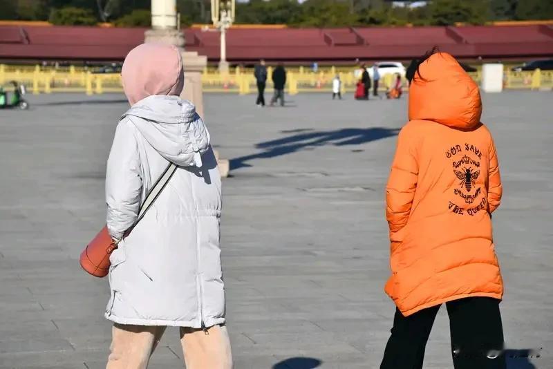 老师拍下纯阳之体学生 大冬天穿夏装 老师拍下纯阳之体学生大冬天穿夏装一事最近很火