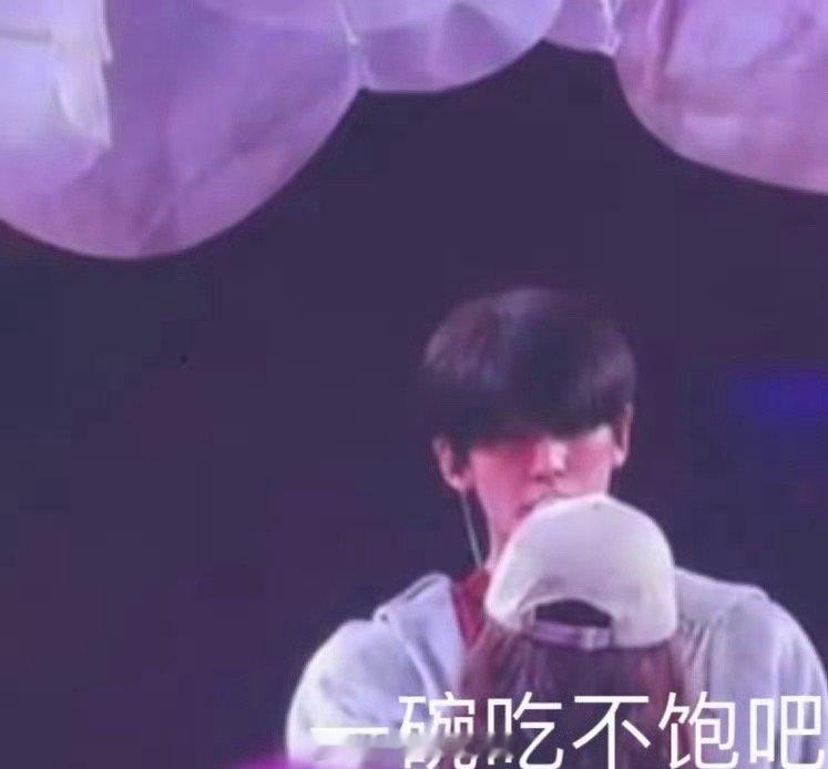 张凌赫章若楠彩排合唱同框路透阿也，不愧是湖南卫视啊，居然能想到让张凌赫、章若楠在