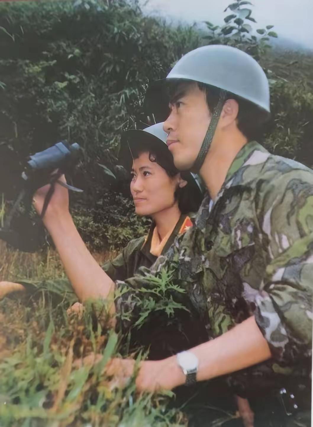 致敬老山前线战地夫妻兵蒋建军、智佳萍
 
老山前线战地夫妻兵，蒋建军、智佳萍同志