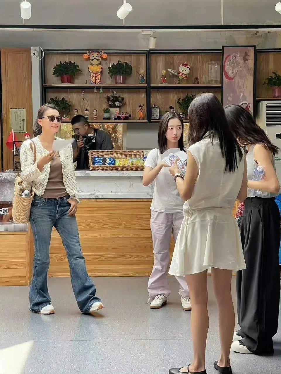 比起艺考，邓恩熙最应该注意的是自己的身材比例 ​​​