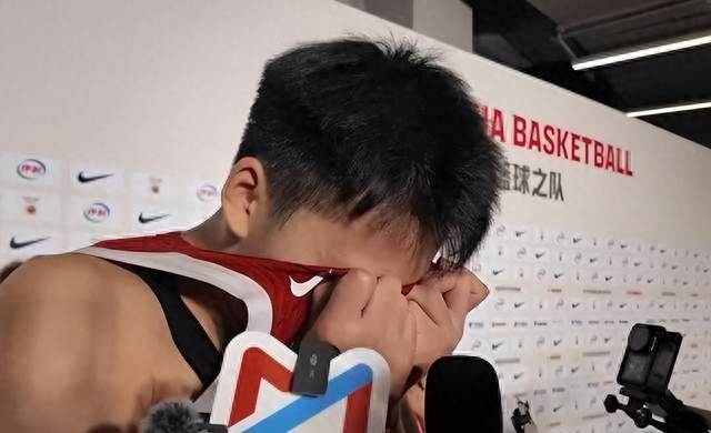 替补狂砍11分打碎质疑！王俊杰赛后哽咽，26岁庞峥麟为何坐穿板凳