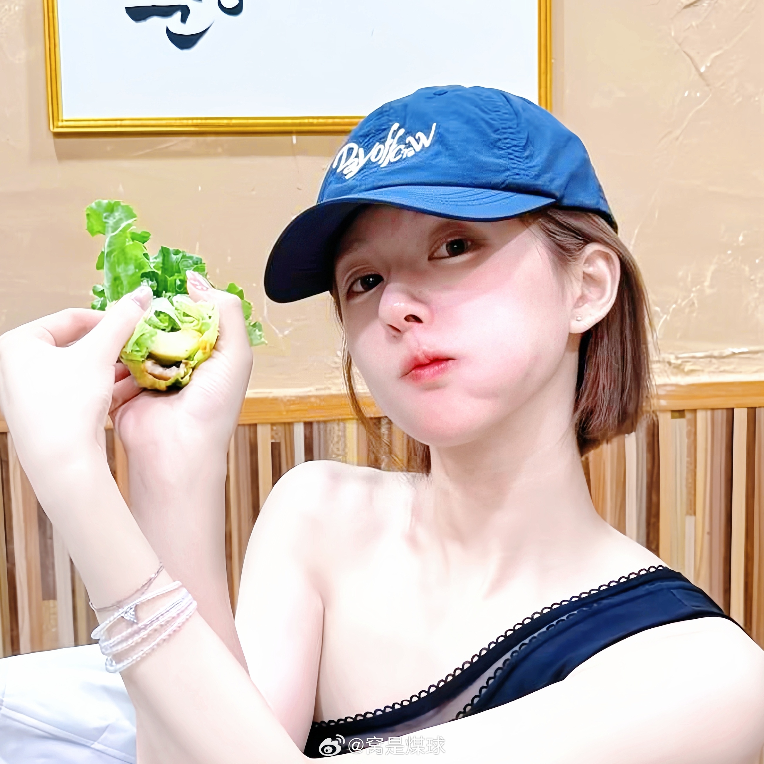 赵露思[超话] 哇塞哇塞   看到老公的肌肉线条了[舔屏]自修·9P赵露思 ​​