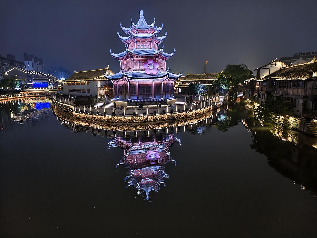 去旅行了！用手机记录一下美景，希望喜欢的景色永存。