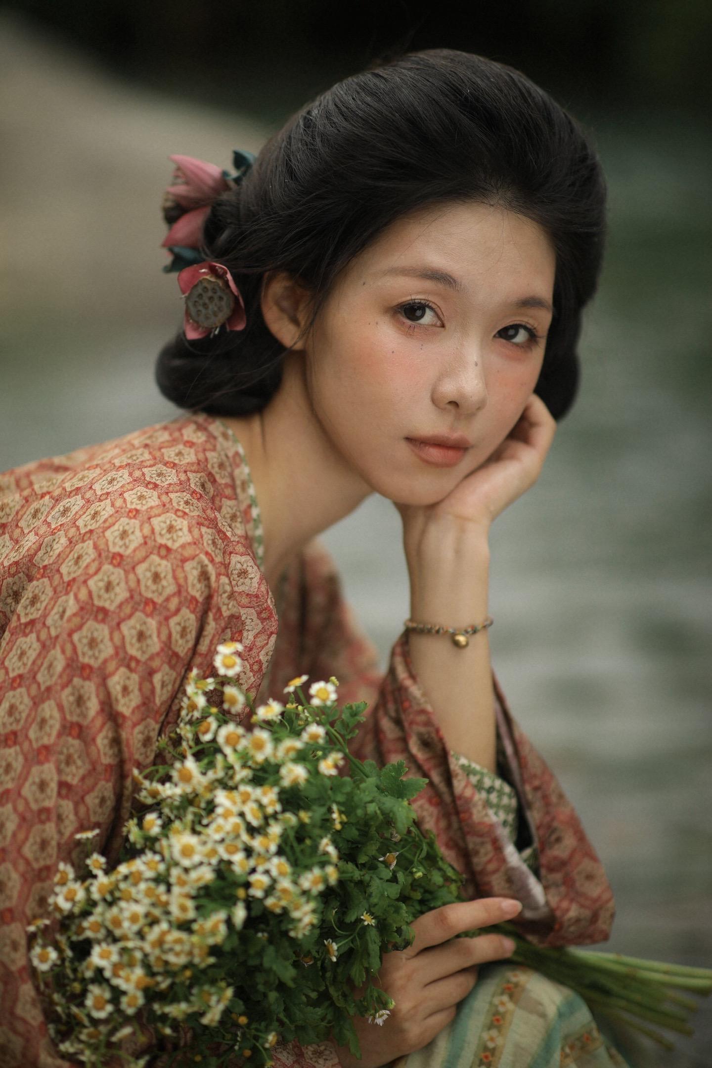 盈盈秋水 淡淡春山。