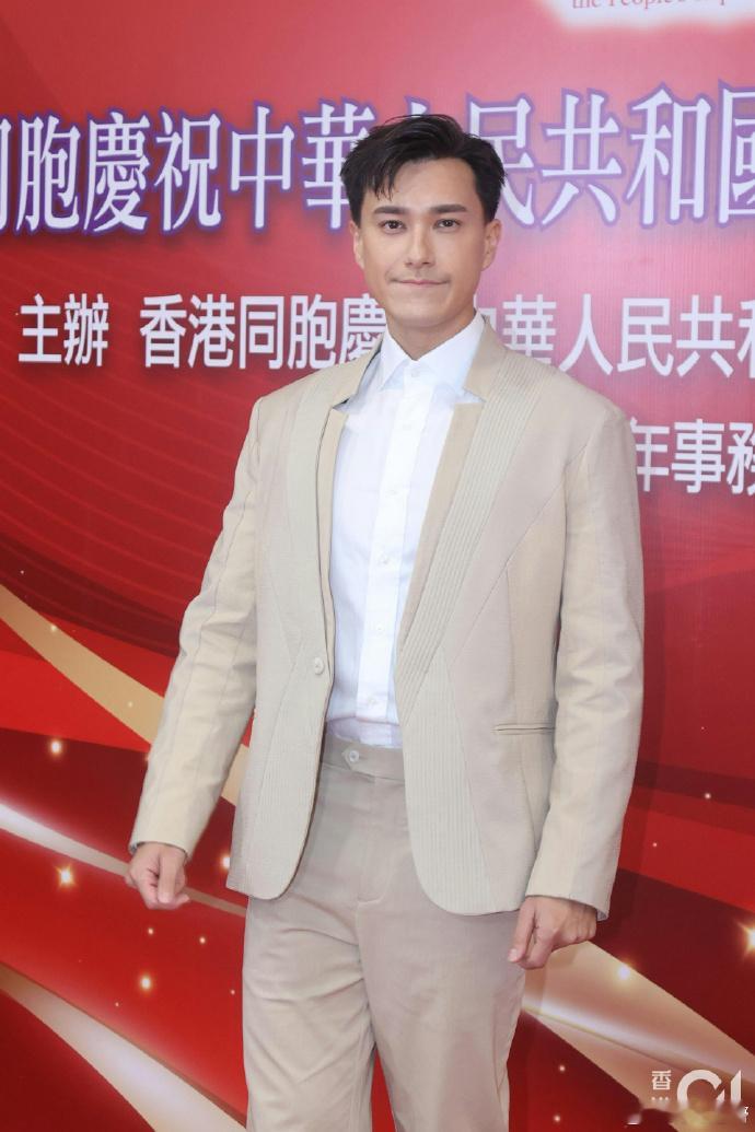#朱敏瀚否认与陈晓华年底结婚##朱敏瀚否认与陈晓华结婚# 据港媒，朱敏瀚被问到年