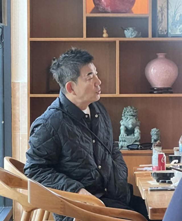 任贤齐温哥华近况曝光：身材清瘦无油腻感，真实状态打脸中年焦虑