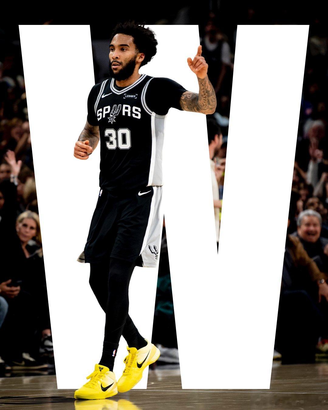 马刺复仇尼克斯尚帕尼11记三分 NBA杯赛决赛后马刺尼克斯再相遇，最终马刺完成1