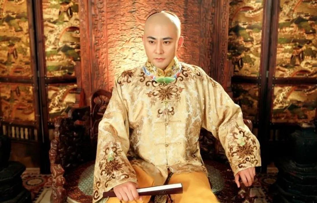今日话题：康熙对胤礽这么疼爱，为何还要二废太子？？？

网友甲：其实胤礽挺不容易