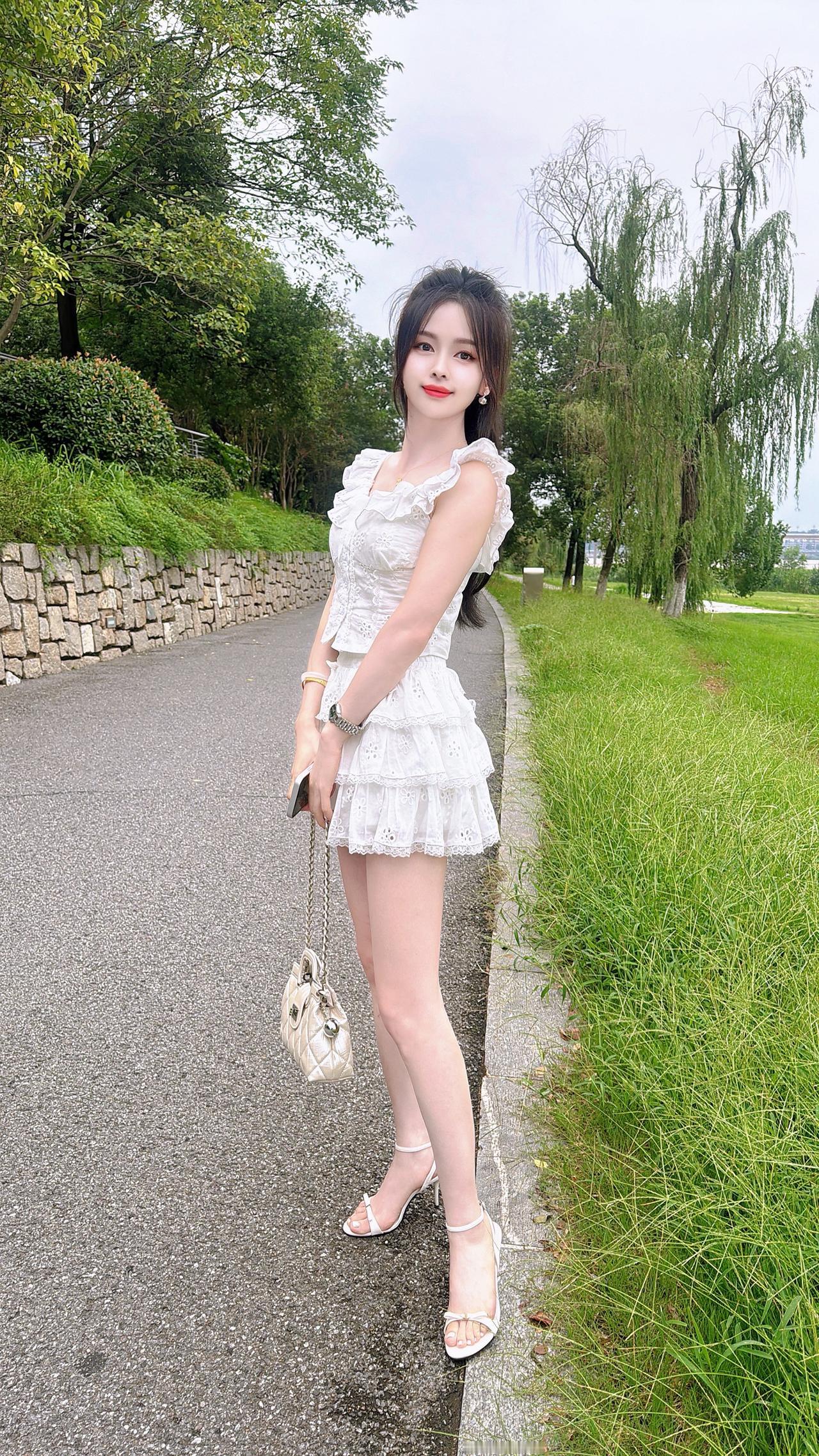 人生就像一场戏，每个人都是演员，扮演许多身份和角色，每个身份都想做到最好，可是每