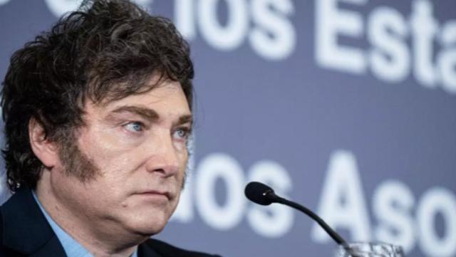 阿根廷大逆袭！米莱执政两年，通胀从211%暴跌至31%，经济增速扭负为正！谁也没