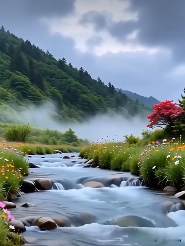 《山野闲吟》

文/范圣嘉
 
遥望浮云叠翠峦，
晴川万里湛蓝天。
溪流奔涌随波