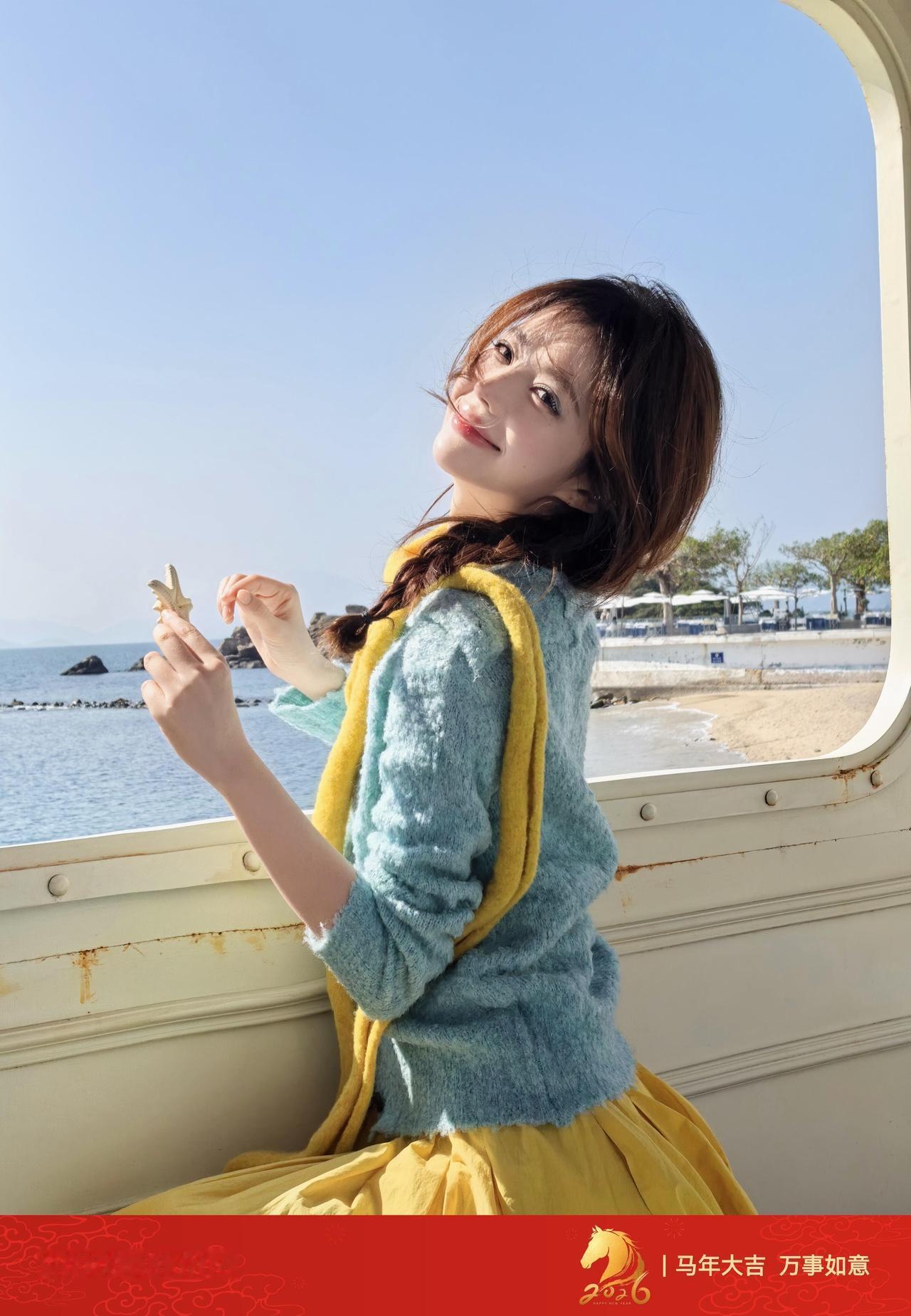 海边少女与贝壳的浪漫时光海边元气少女 少女感穿搭