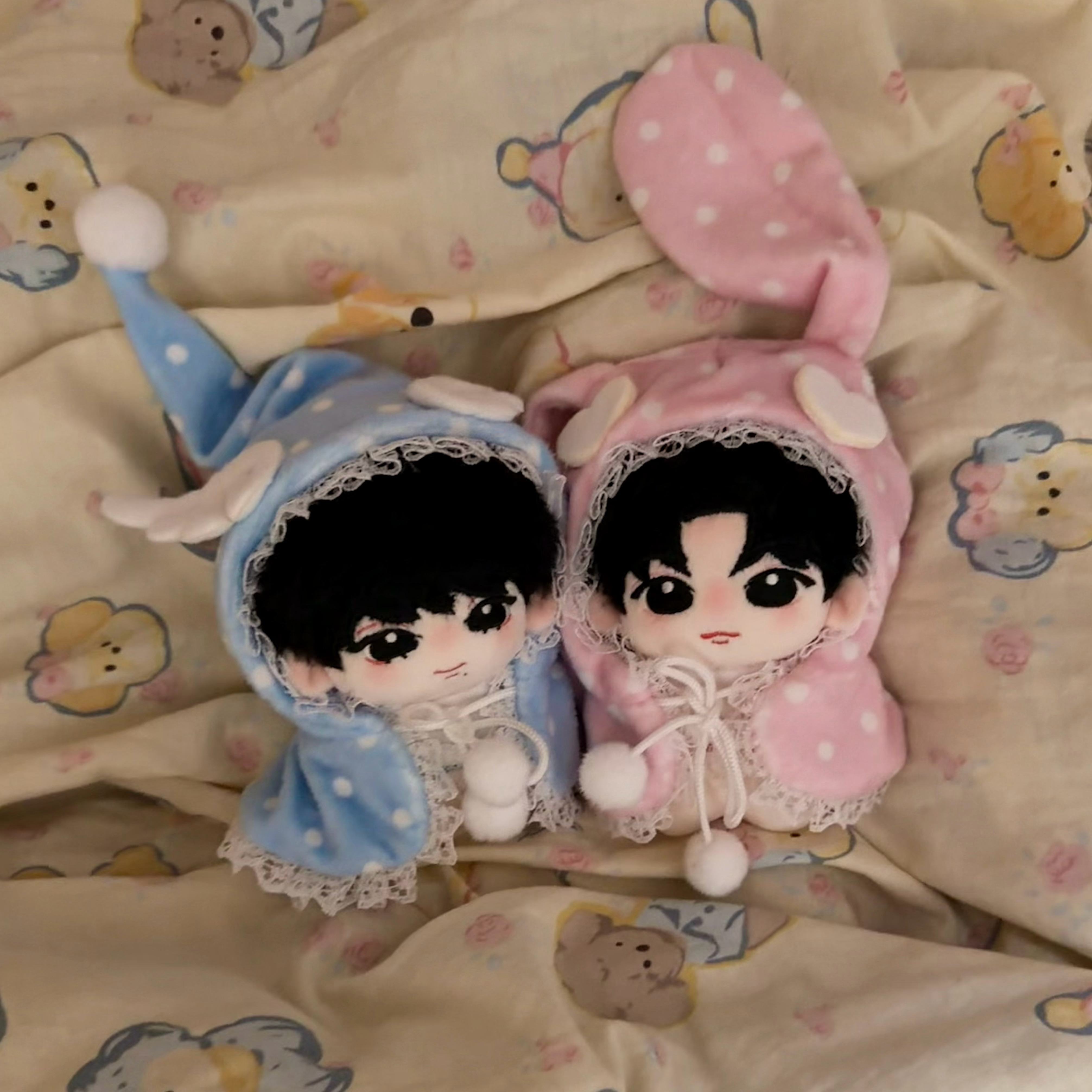 坏小孩两只 买了新睡衣就把妈妈的床霸占了 ​​​