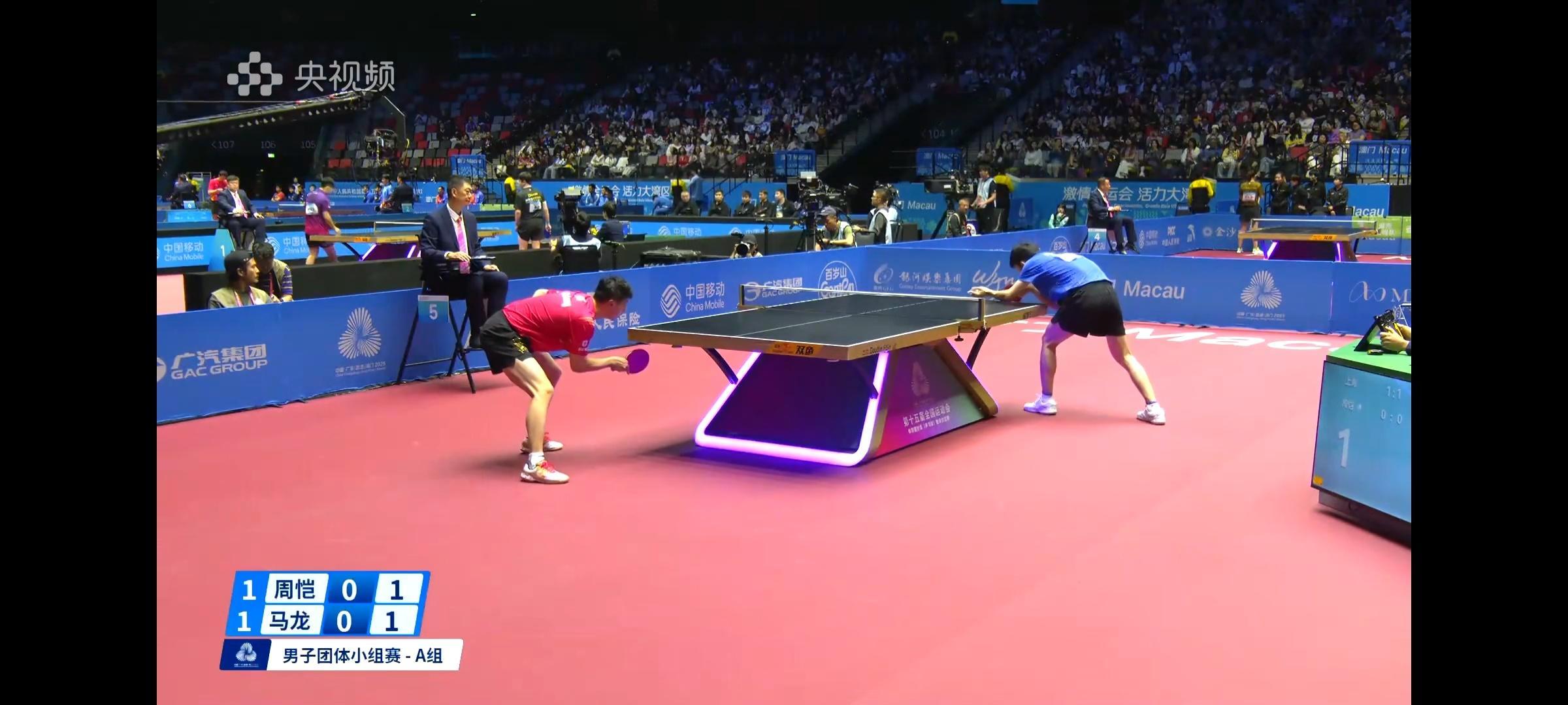 整场比赛周恺一直逮着我龙的正手大角打，马龙每个球都努力去拼去接，心疼我龙，又为他