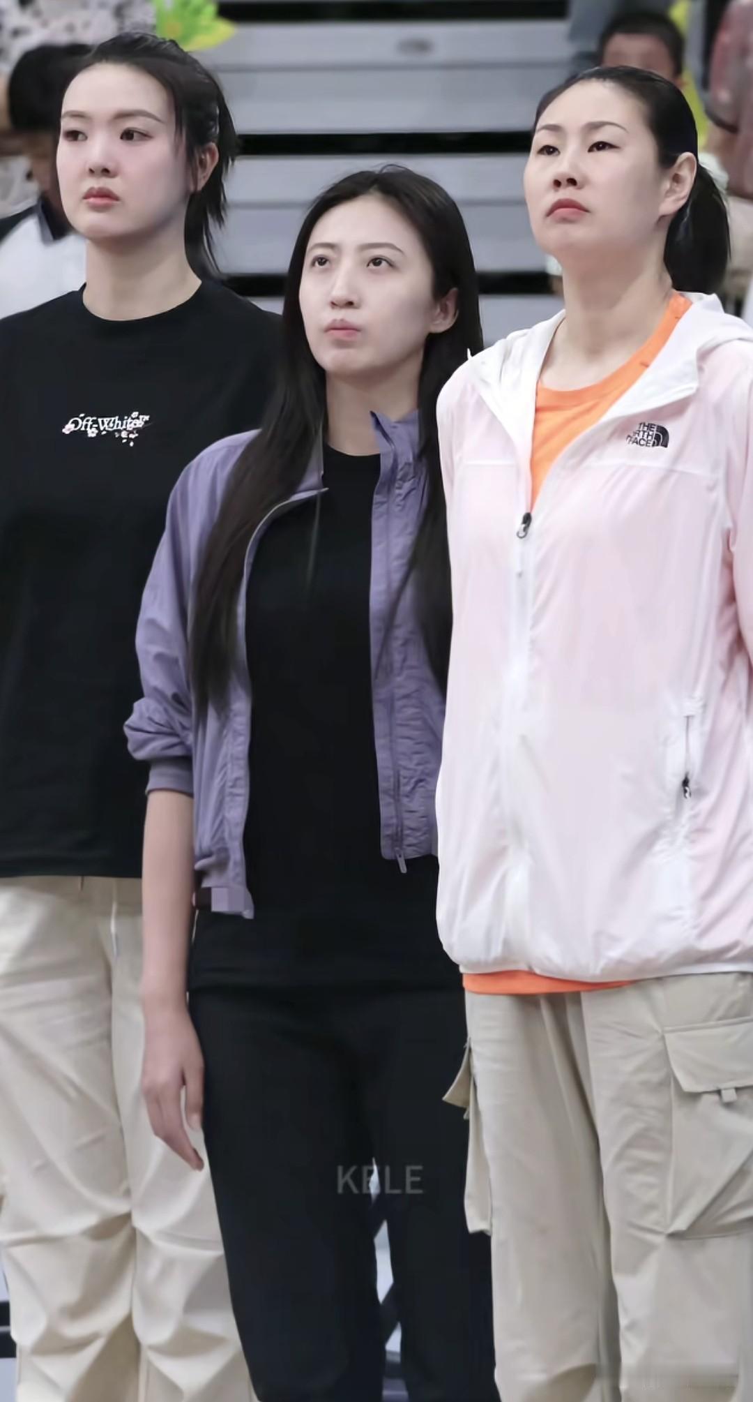 同样的身价，同样的教养

女排这支队伍其实很干净，很团结，她们目标简单心思单纯，