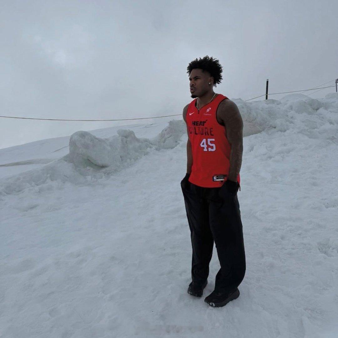 不出所料，雄鹿并未真正想交易字母哥，只是在听听报价如何，所以字母哥至少要留到休赛