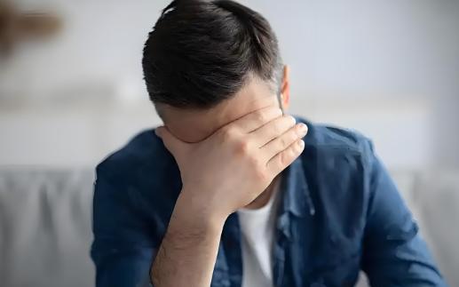 黑龙江大庆，7旬老人每月近7000元退休金，时常接济二婚所生的小女儿，却让头婚生