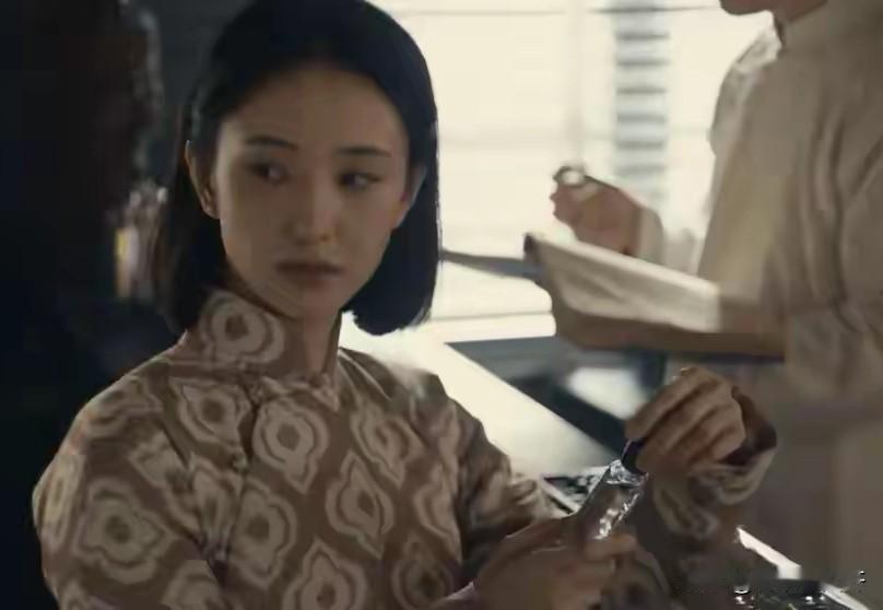 《醒来》那个风情万种的小姨娘杨小仙肯定还活着，她并没有牺牲！
      杜黄桥