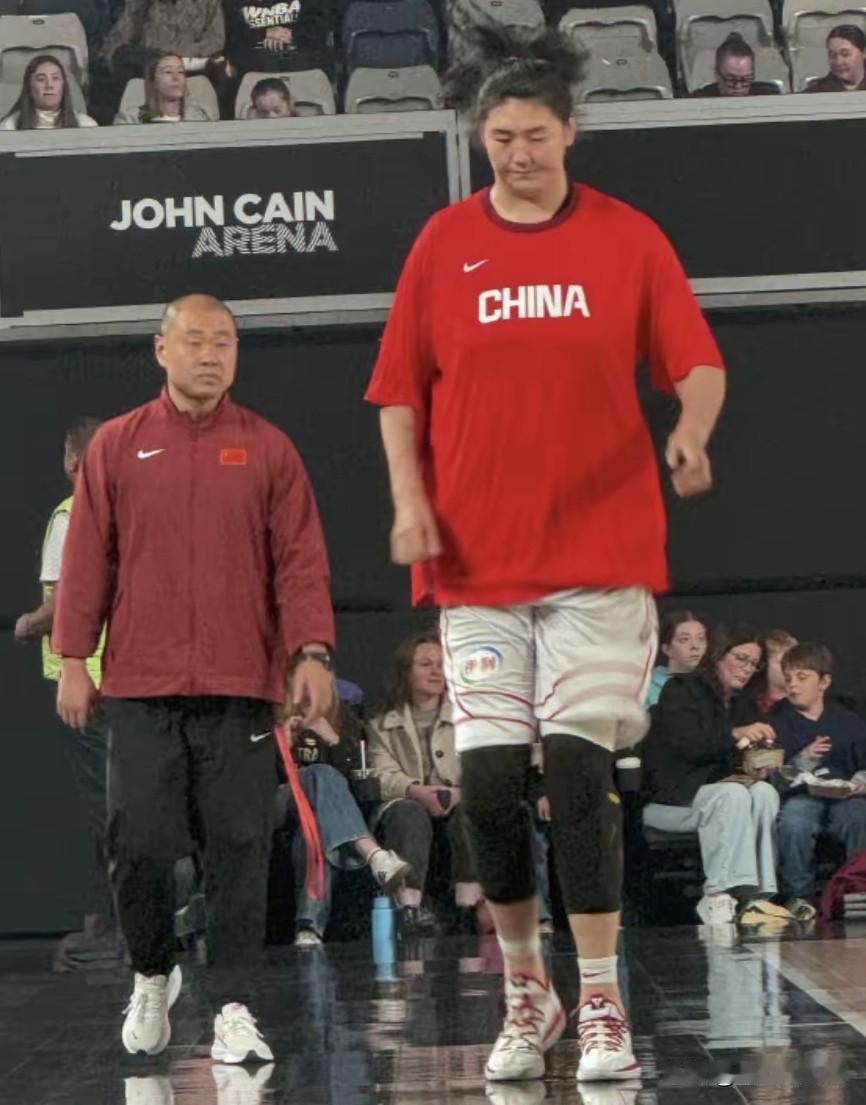 张子宇成长太快了，令人振奋。

对阵澳大利亚的这场热身赛上半场，张子宇弹无虚发，