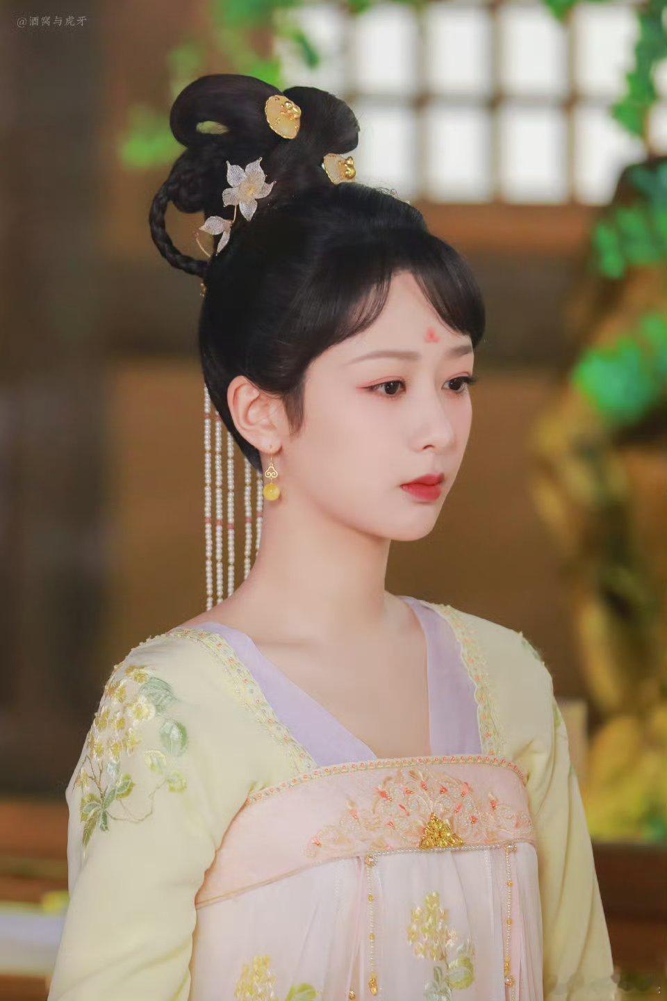 #杨紫直播#放一张小妖美照，都不敢再往下看这部剧真的是太虐了，希望长相思赶紧更新