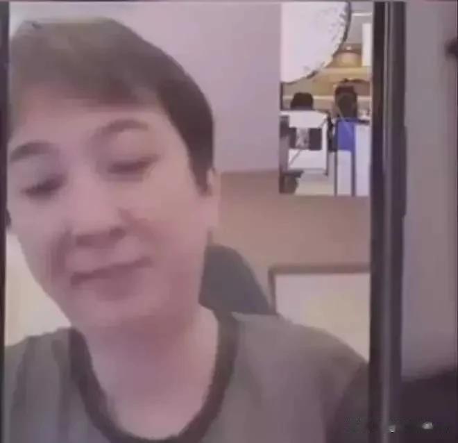 王思聪，国内知名企业家、投资人、艺人，因其家庭情况和高调的生活习惯备受关注。近日