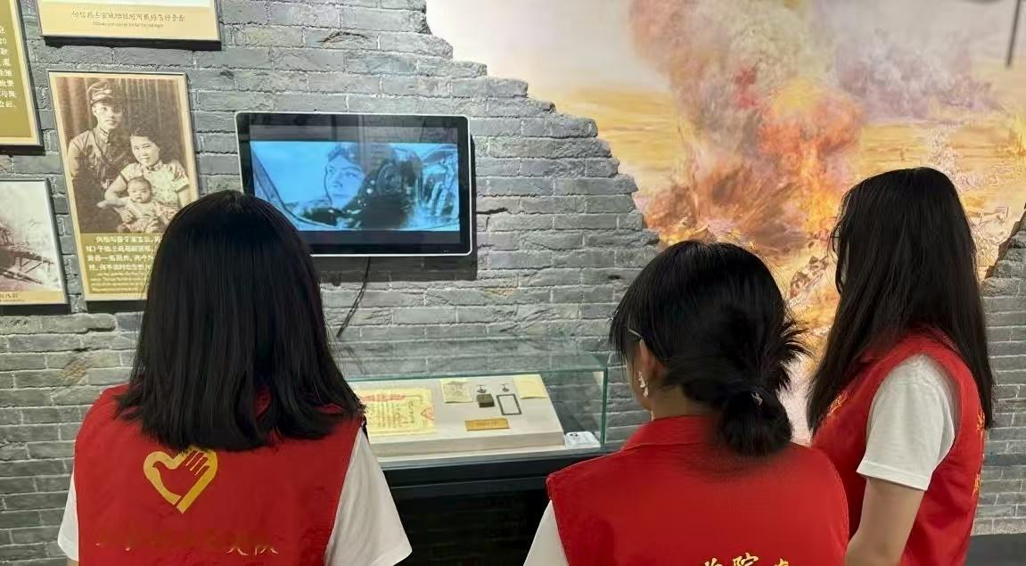 秦岭笑谈[超话]【缅怀英烈何信：实践队在台儿庄大战纪念馆追忆忠魂】2025年7月