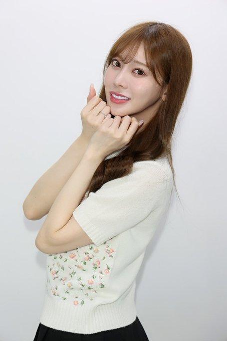 楓富愛绝对是我心中的美人。她有着精致的五官，一双大眼睛灵动有神，仿佛藏着星辰大海