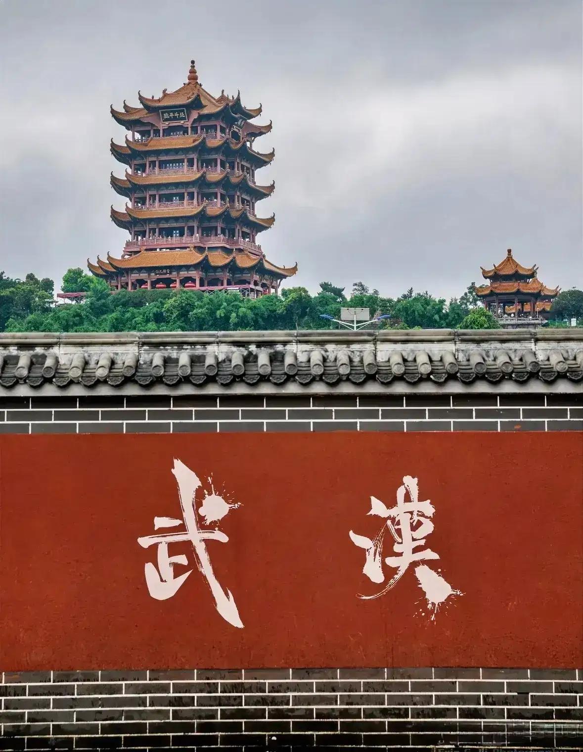 今天我在屋里边，正在挂大肠屋，隔壁张嫂子来串门：“哟，今年灌了五斤肉？还加了洋河