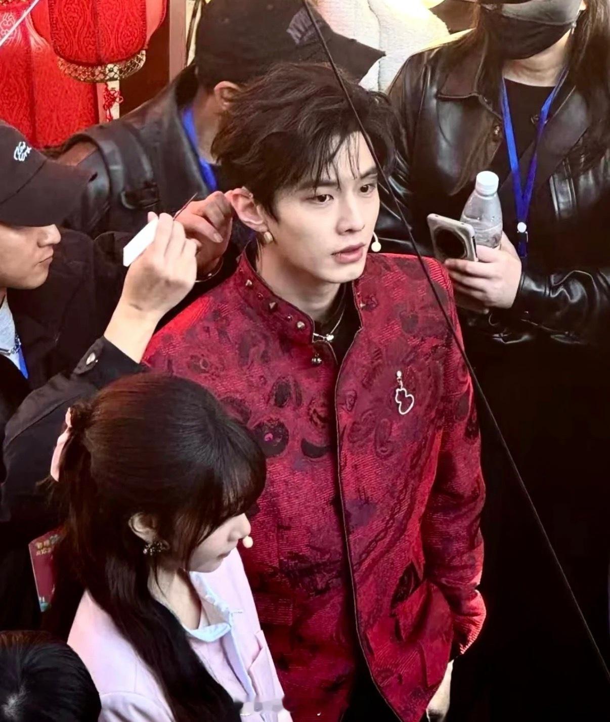 何与近期线下活动路人拍到的生图，怎么样？内娱古偶是不是有救了