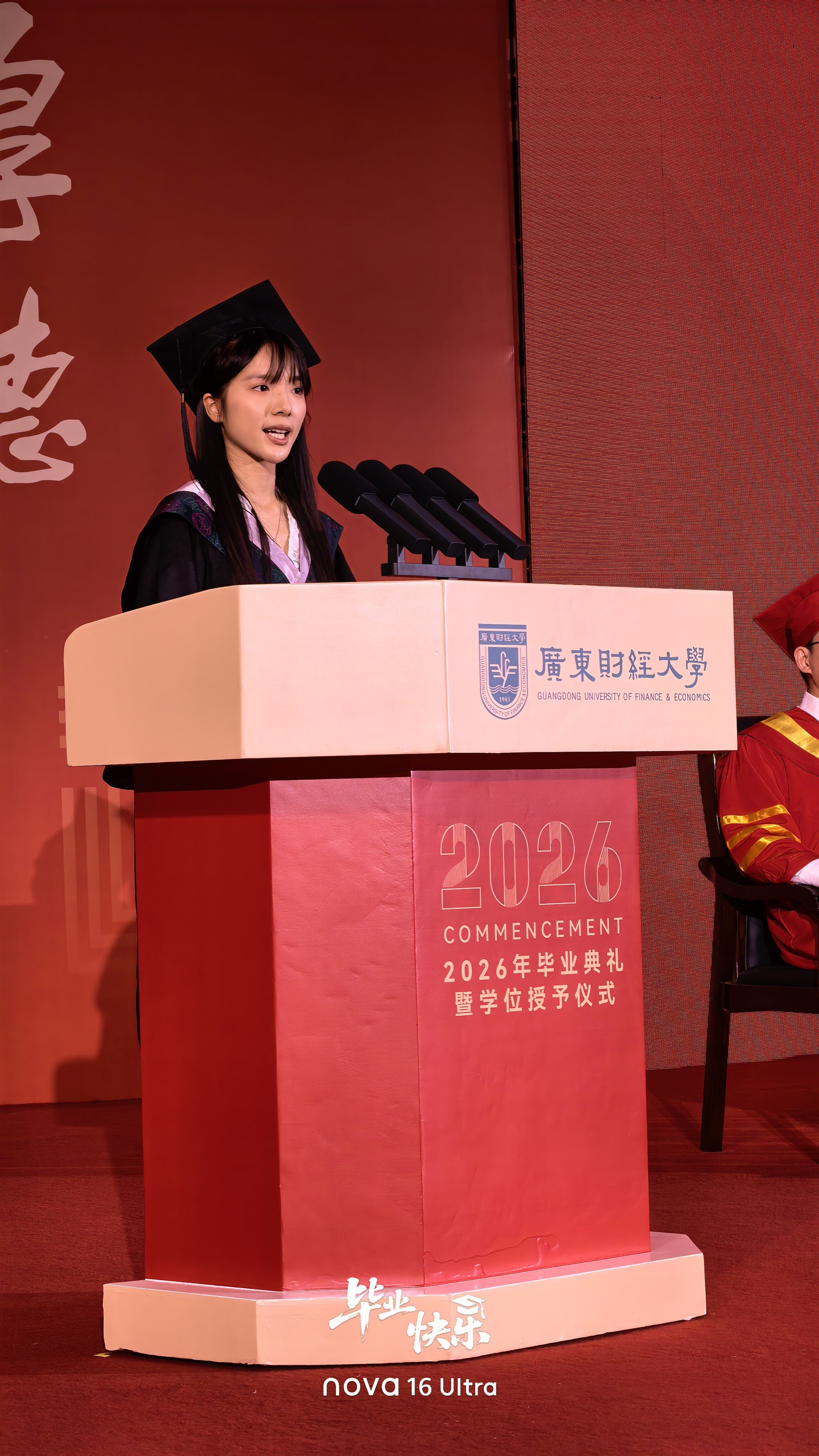 李思潼毕业发言 南枝 李思潼毕业了用Nova 16 Ultra的毕业水印记录这个