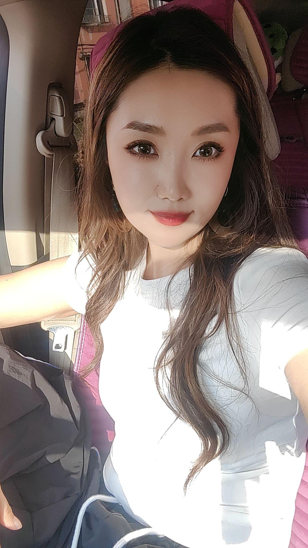 又正逢我自卑 我两袖清风 怎敢误你年岁 恰逢你笑颜如花 而我年少无为 ...