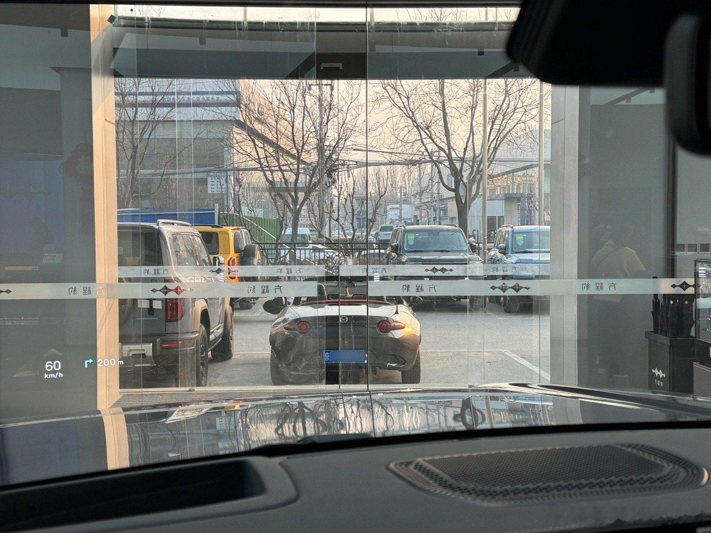 最近试了一圈刚上的这些新越野车，唯独没仔细开过比亚迪的方程豹，豹5，来4s店看看