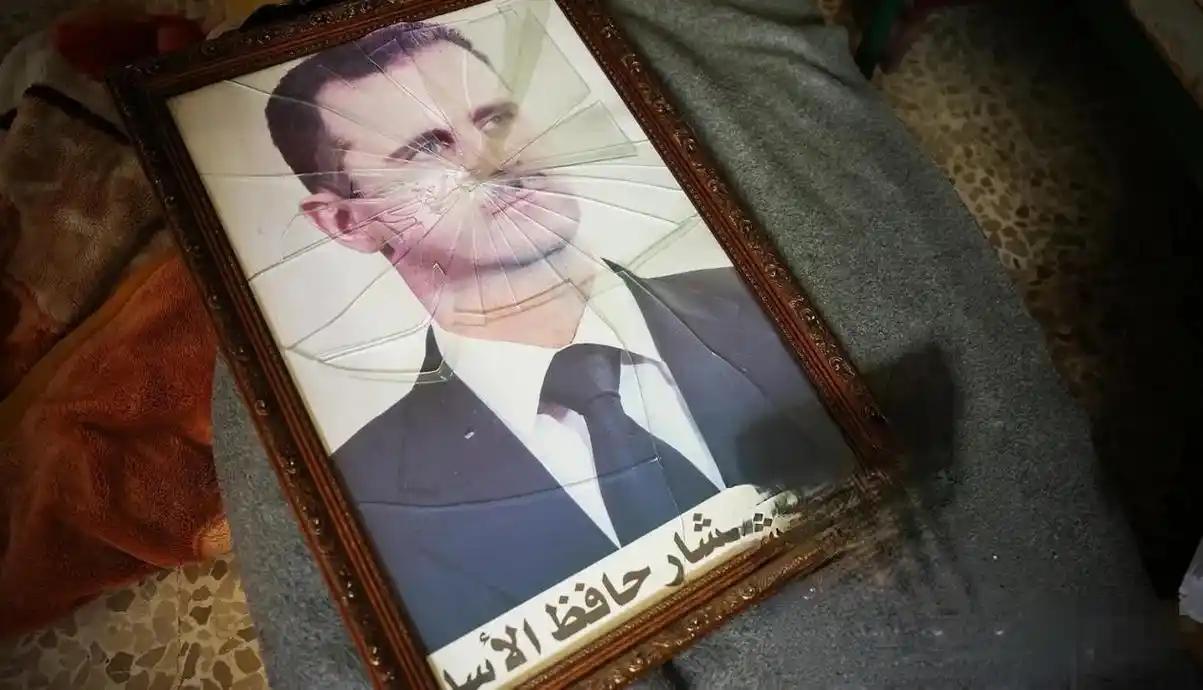 俄罗斯方面最新消息，巴沙尔已经放弃了重新杀回叙利亚。但是，巴沙尔的两名助手，号称