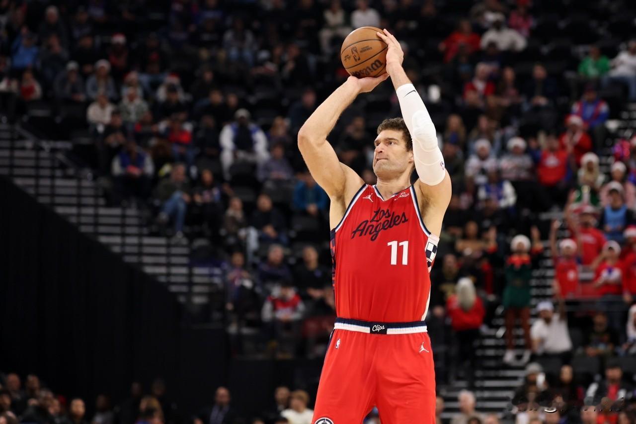 祖巴茨一走，快船首发中锋3选1，大洛可能性最大！

1、大洛——37岁，身高21