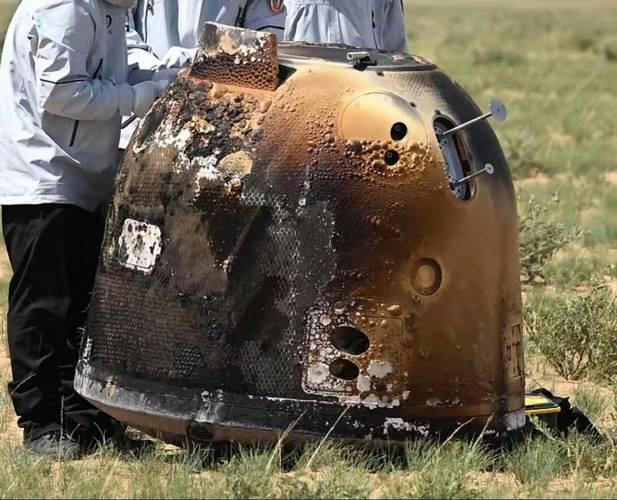 2025年11月5日，神舟二十号因舷窗裂纹紧急暂停返回任务。经评估，工程团队决定