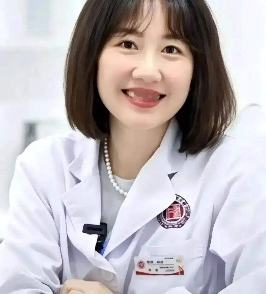 在眼科医学的精密世界里，有一种手术被称为“刀尖上的舞蹈”，那便是复杂玻璃体视网膜