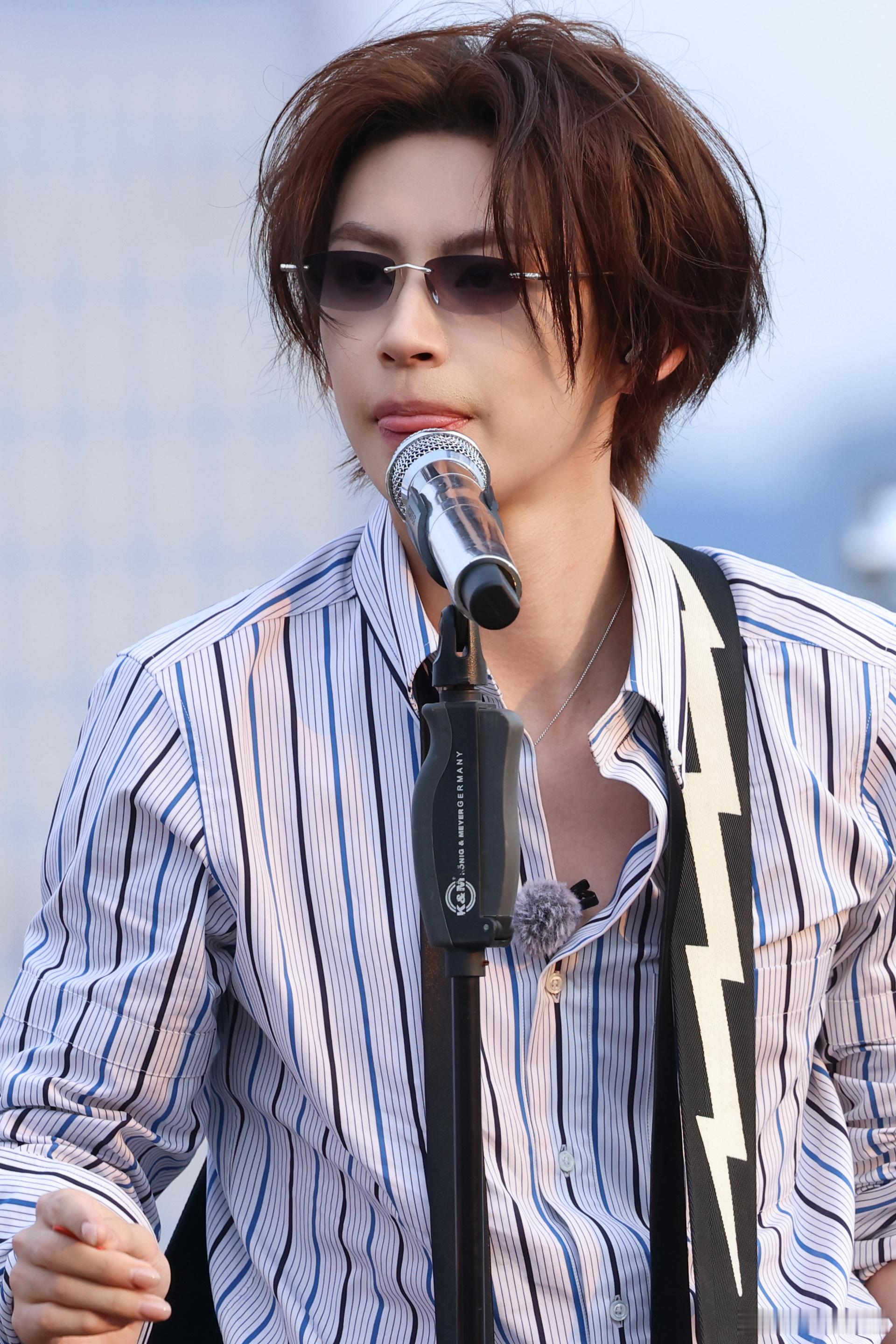 小鬼拱火拱到自己身上小鬼被姚晓棠的鸡翅打了 小鬼纯纯大冤种！非要问鸡翅不好吃吗，