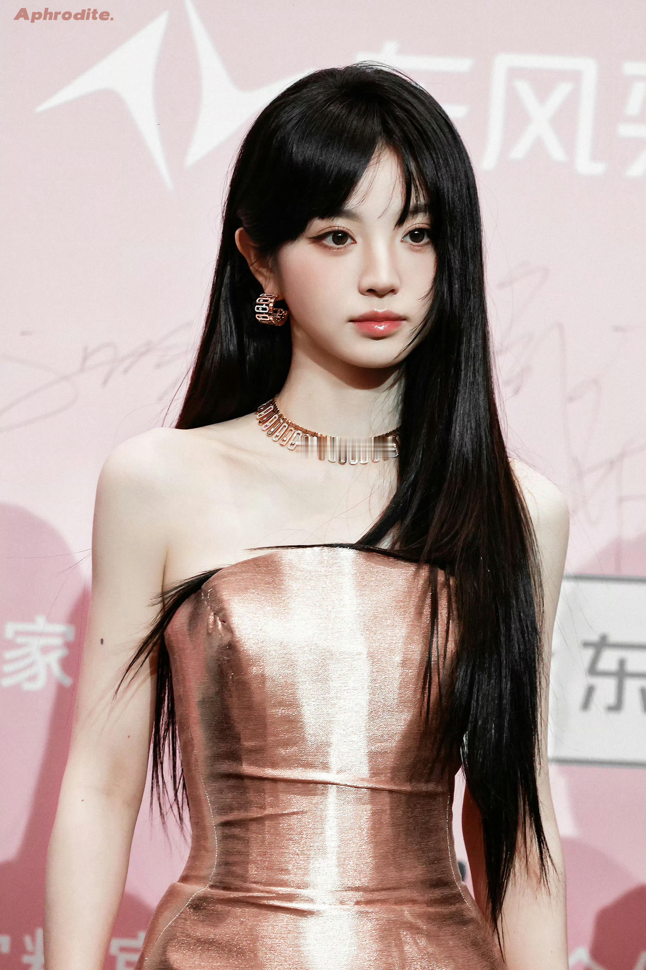 田曦薇 刘海为什么总盯着美女的刘海不放呢有刘海好看 没有刘海也好看都来看低智商犯