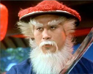 1994年，饰演“鳌拜”的徐锦江到云南拍戏，路过机场的时候，他看到一队女兵，其中