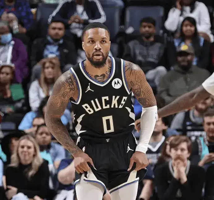 灰熊以113-110战胜雄鹿。利拉德全场21投7中，三分13中3，得到24分5板